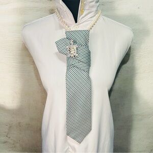 Stylish Checkered Necktie with Turtle Brooch